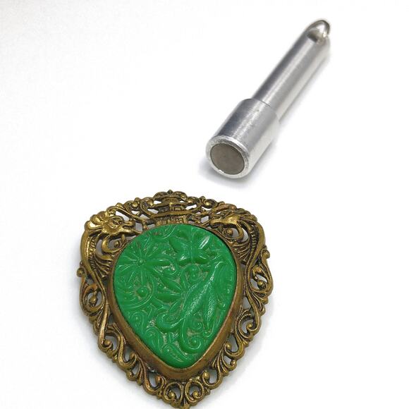 Vintage Chinese Faux Jade Brooch Pendant, Hidden Dragons Pagoda Phoenix, 1940s - Picture 10 of 10